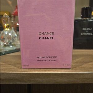 CHANEL Chance Eau de Toilette in Pink Packaging

BRAND NEW
NEVER OPENED